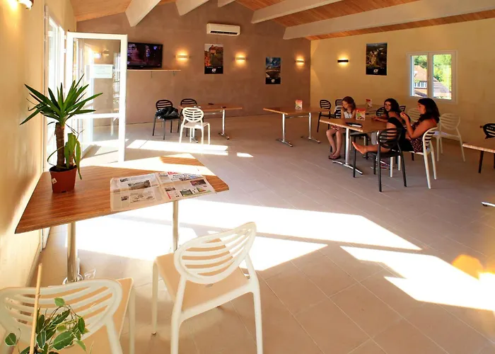 Casa de Férias Les Hameaux De Pomette-chalet 4 Pers- By Interhome